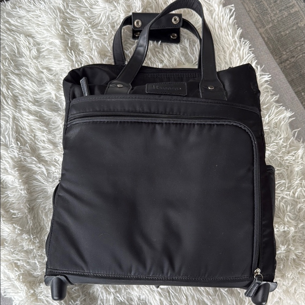 IT luggage Black Travel Bag Sleek Minimalist Design